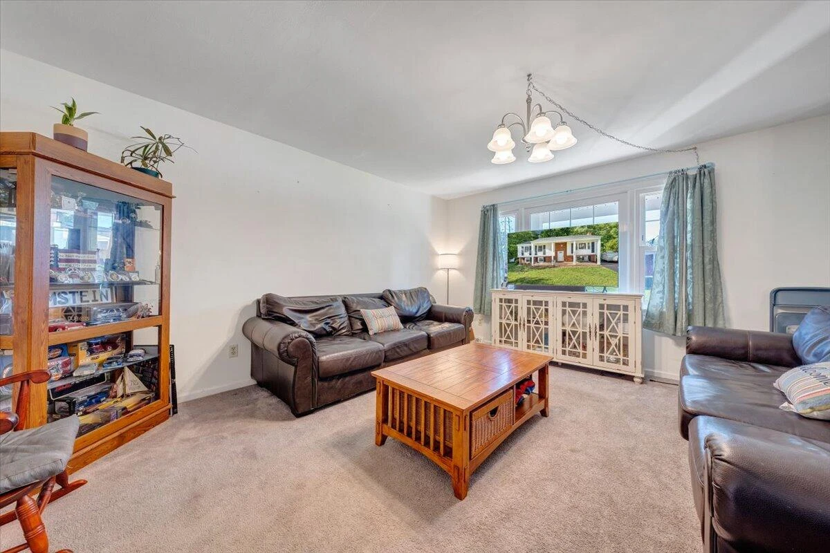 919 Halifax CIR - Photo 4