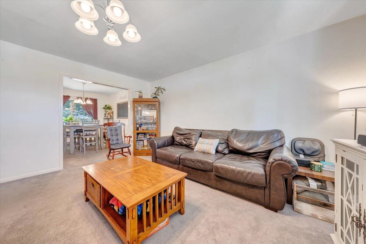 919 Halifax CIR - Photo 7