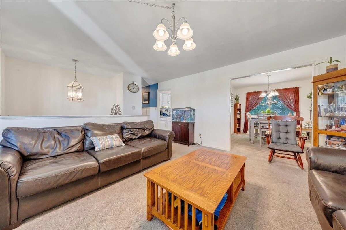 919 Halifax CIR - Photo 8