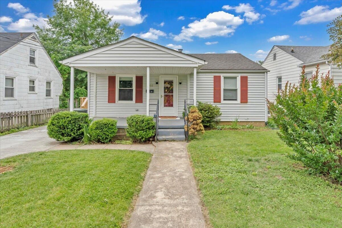 1102 Carolina AVE