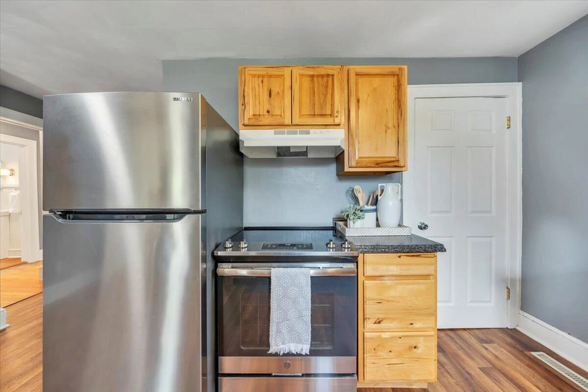 1102 Carolina AVE - Photo 14