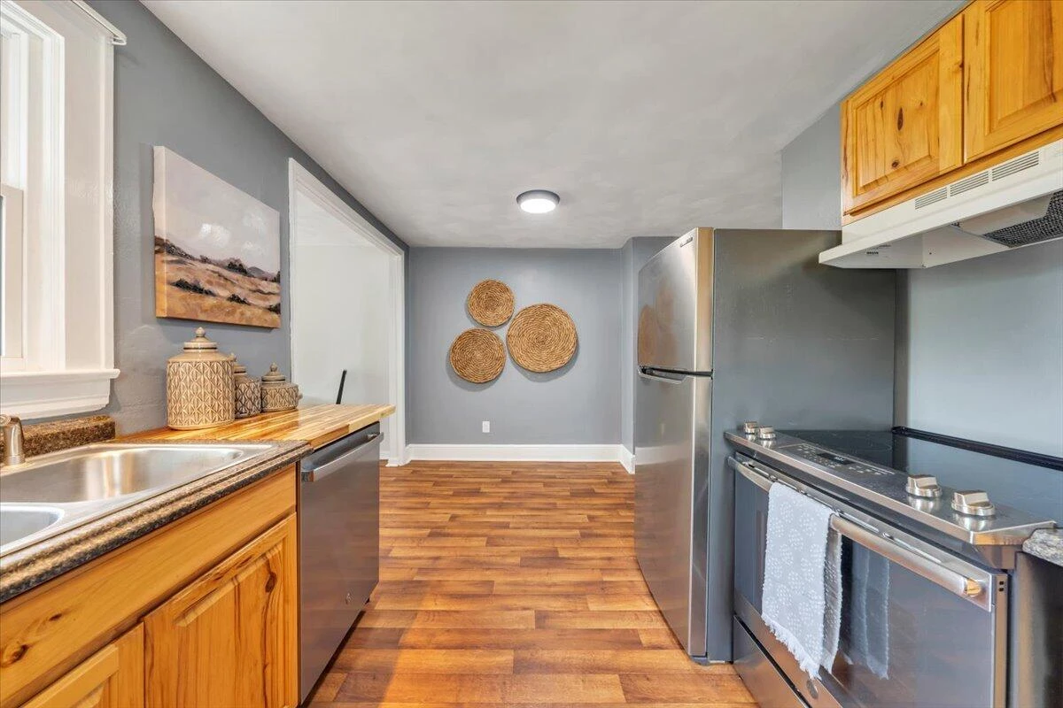 1102 Carolina AVE - Photo 15