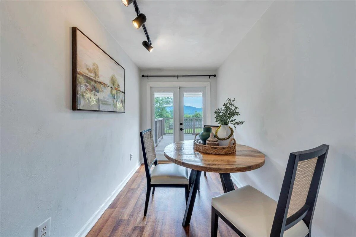 1102 Carolina AVE - Photo 17