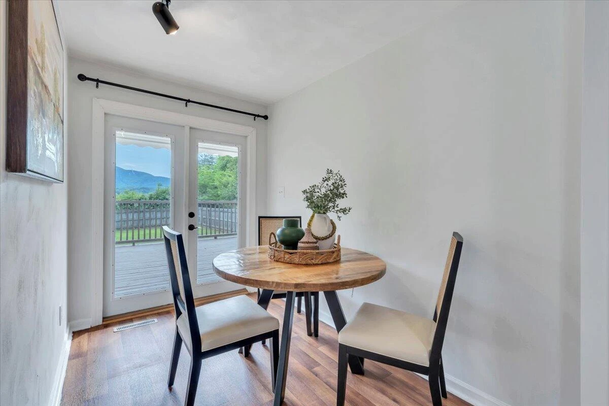 1102 Carolina AVE - Photo 18