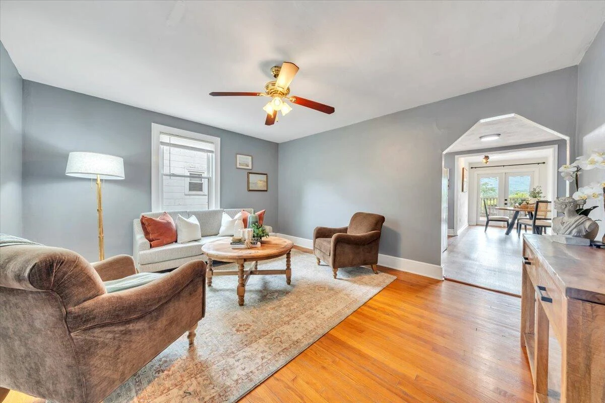 1102 Carolina AVE - Photo 3