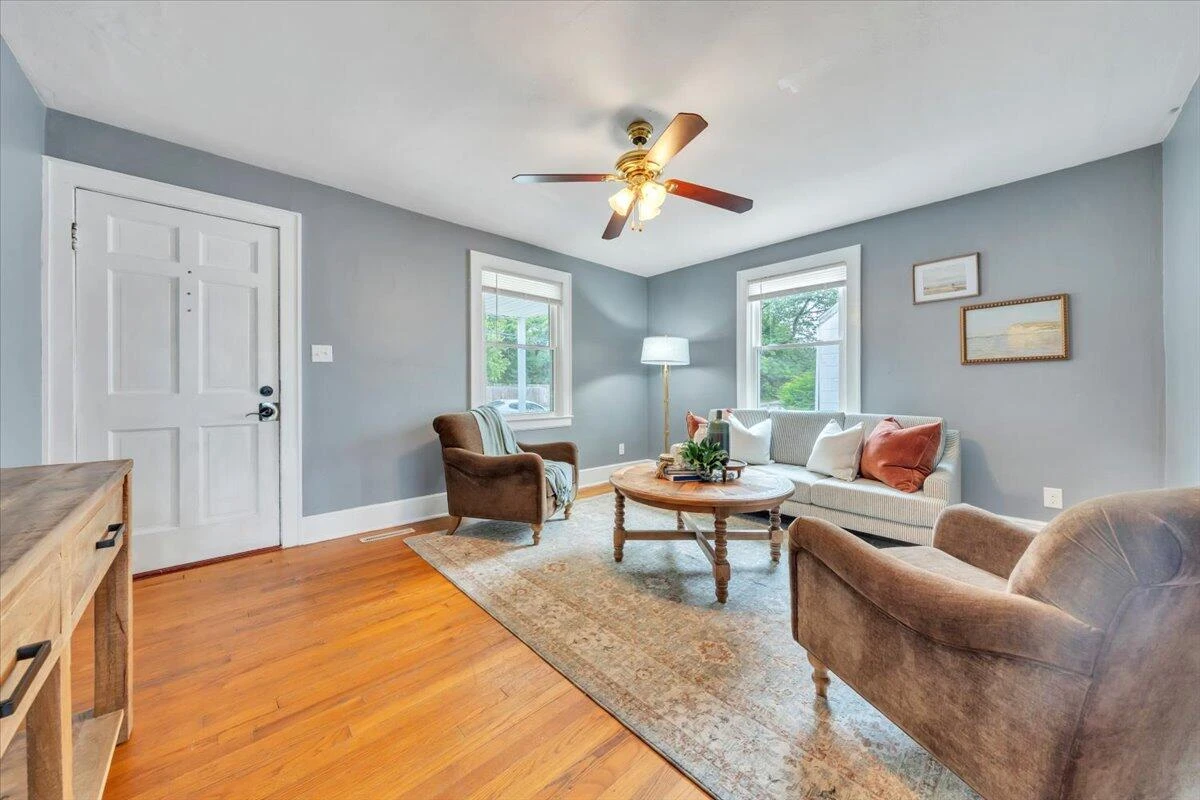 1102 Carolina AVE - Photo 4