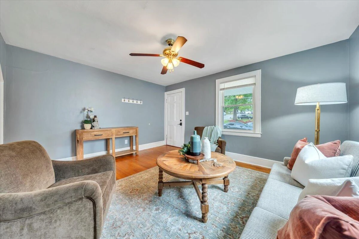 1102 Carolina AVE - Photo 5
