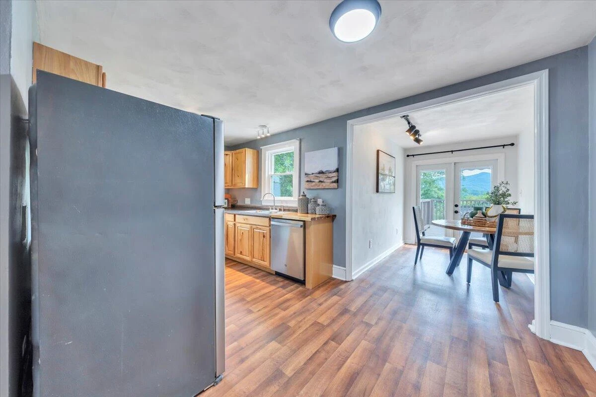 1102 Carolina AVE - Photo 8