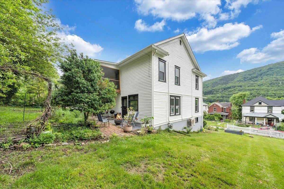 108 Alleghany ST - Photo 2