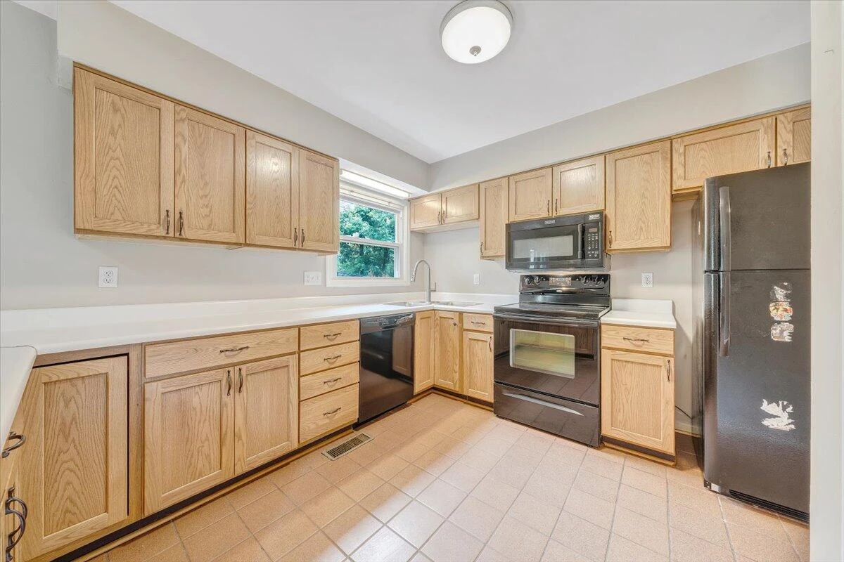 1894 Woodmere CT - Photo 14