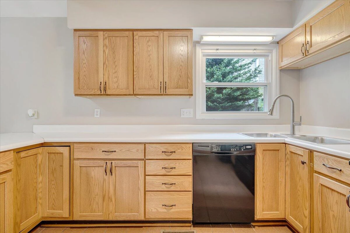 1894 Woodmere CT - Photo 16