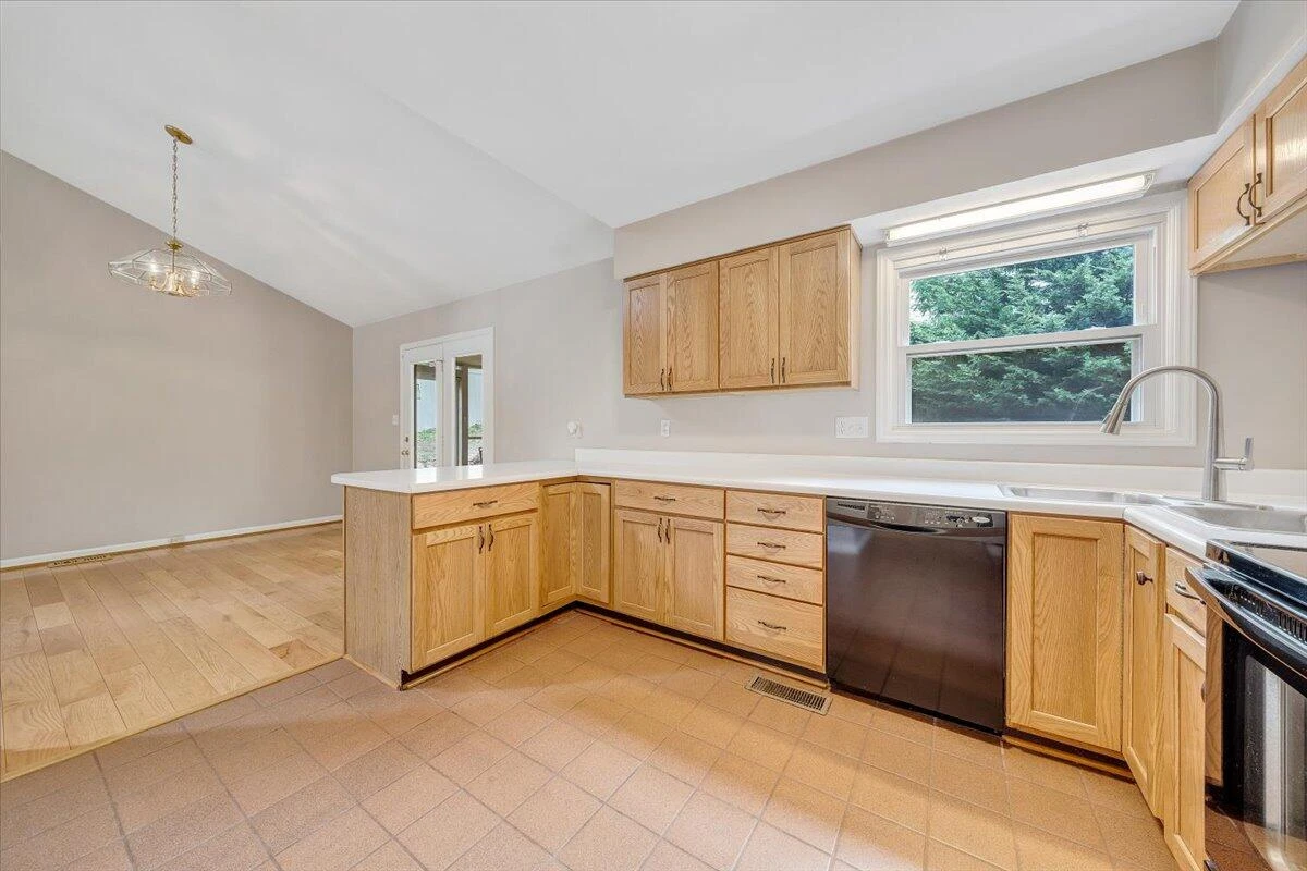 1894 Woodmere CT - Photo 17