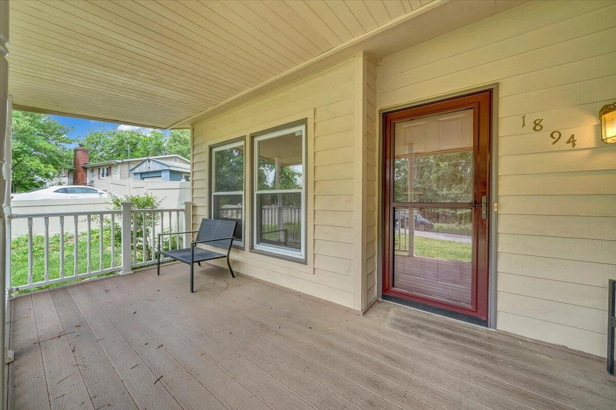 1894 Woodmere CT - Photo 2