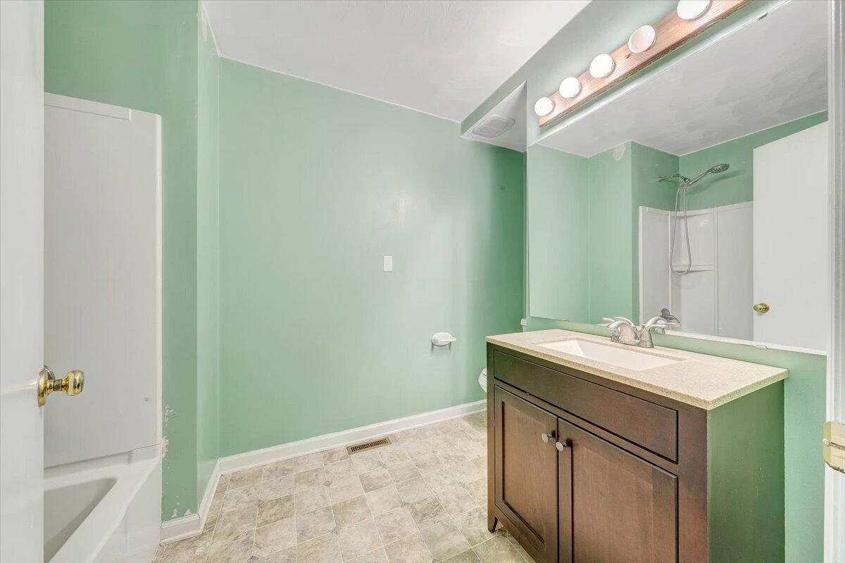 1894 Woodmere CT - Photo 20