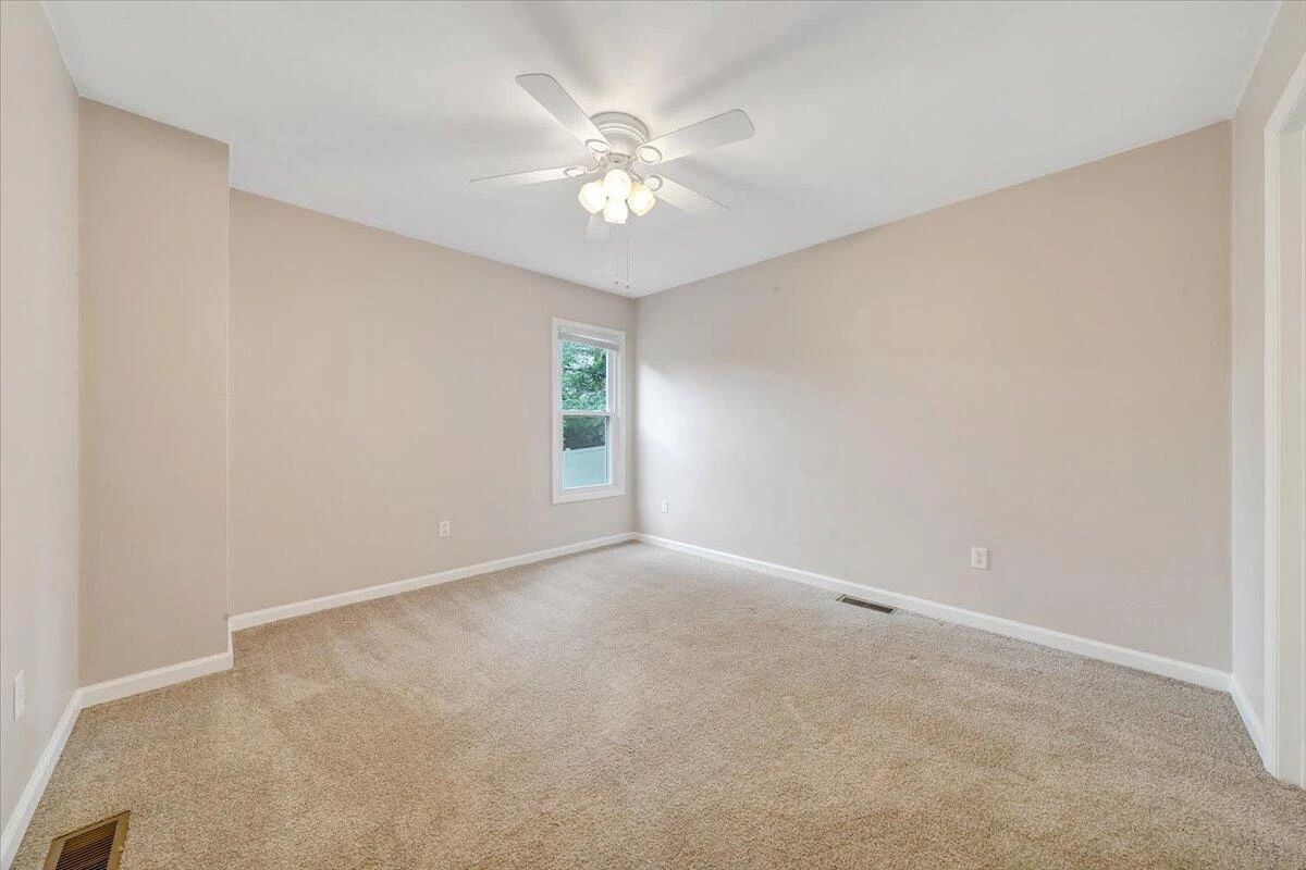 1894 Woodmere CT - Photo 24