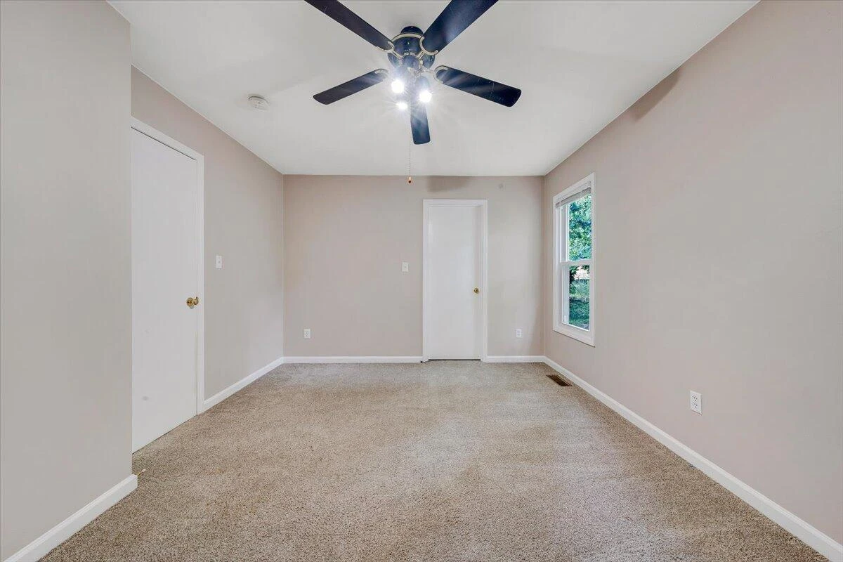 1894 Woodmere CT - Photo 28