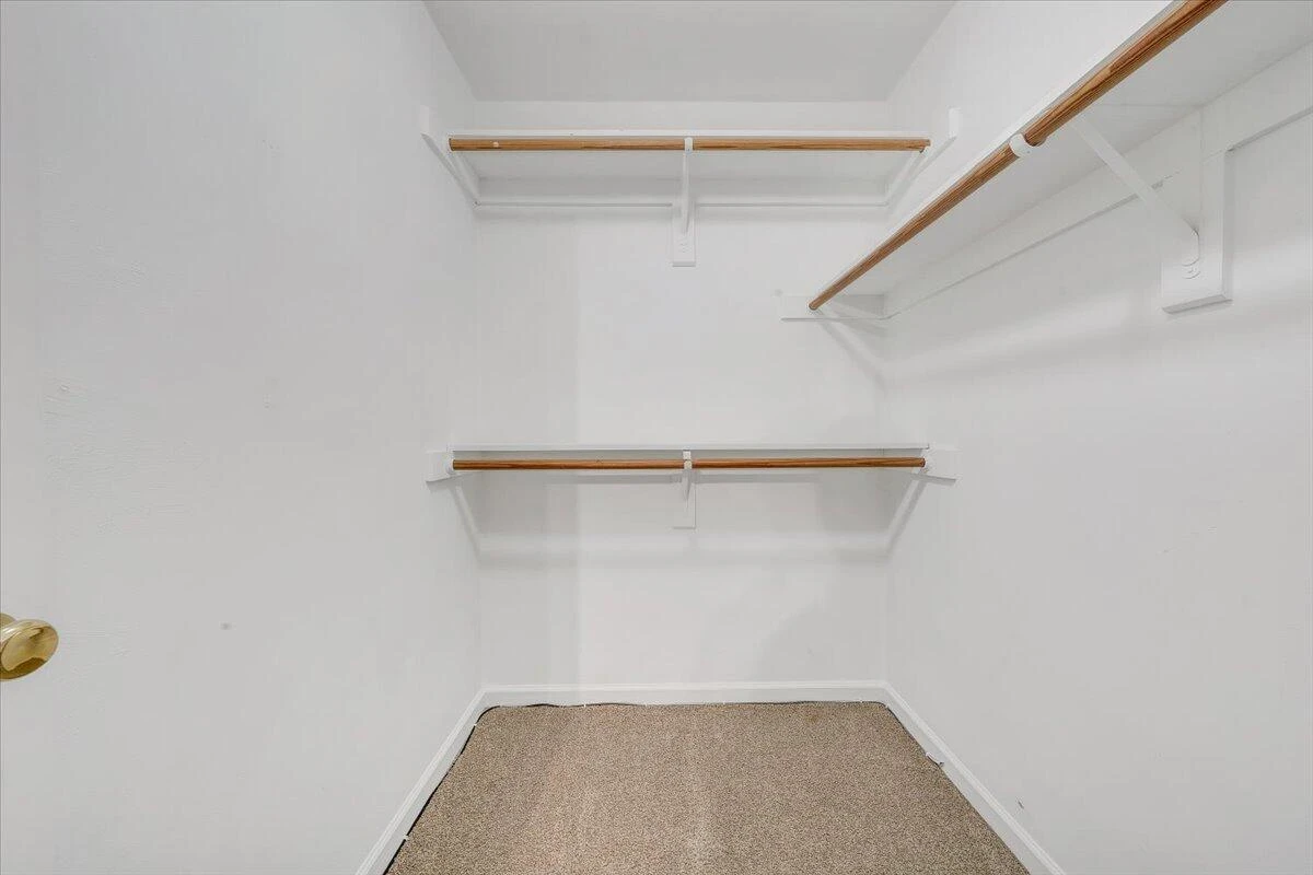 1894 Woodmere CT - Photo 29