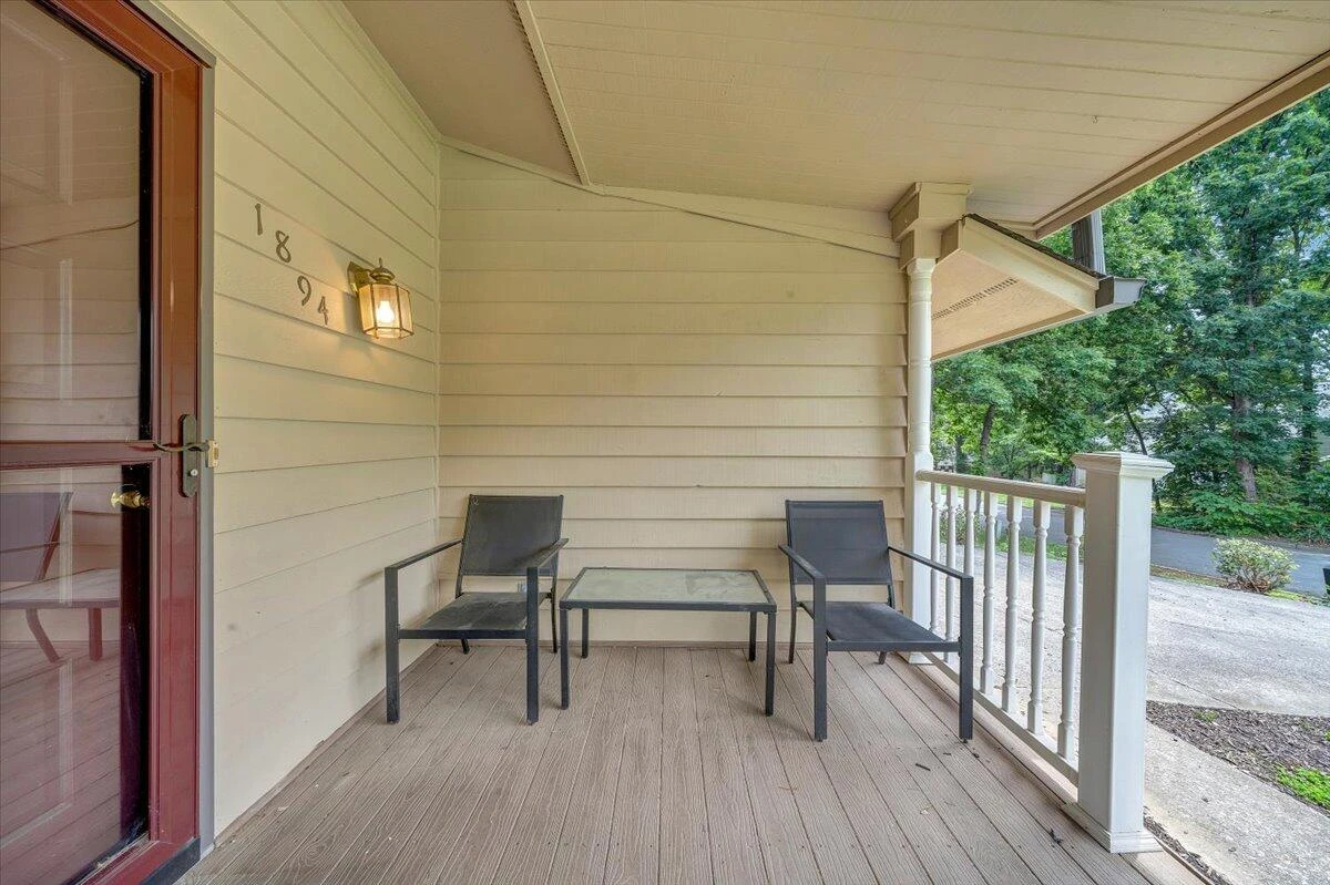 1894 Woodmere CT - Photo 3
