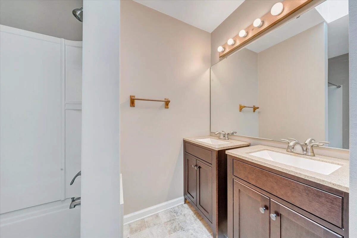 1894 Woodmere CT - Photo 31