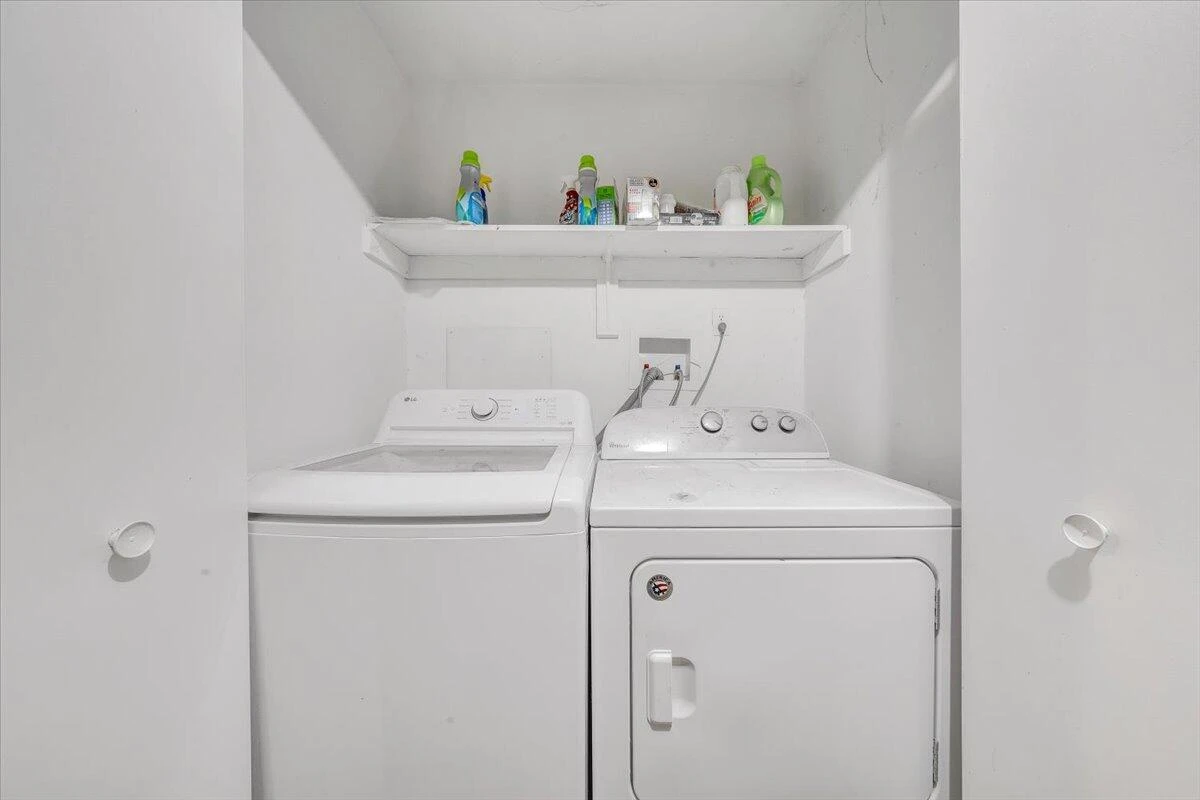 1894 Woodmere CT - Photo 32