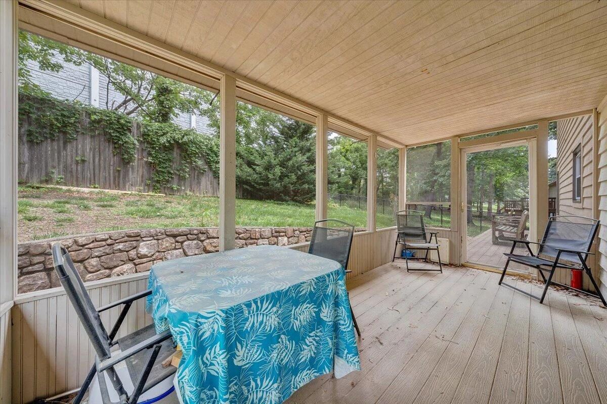 1894 Woodmere CT - Photo 33