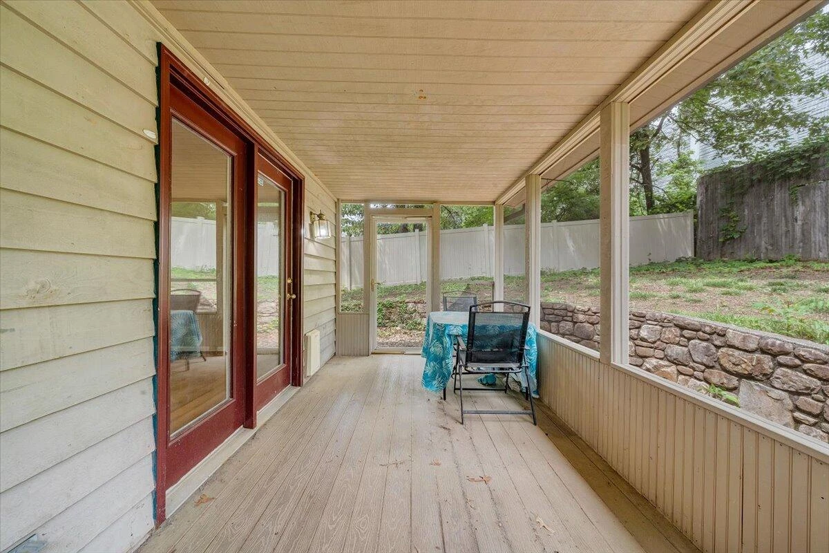 1894 Woodmere CT - Photo 34