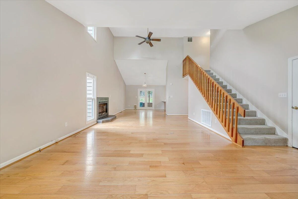 1894 Woodmere CT - Photo 5