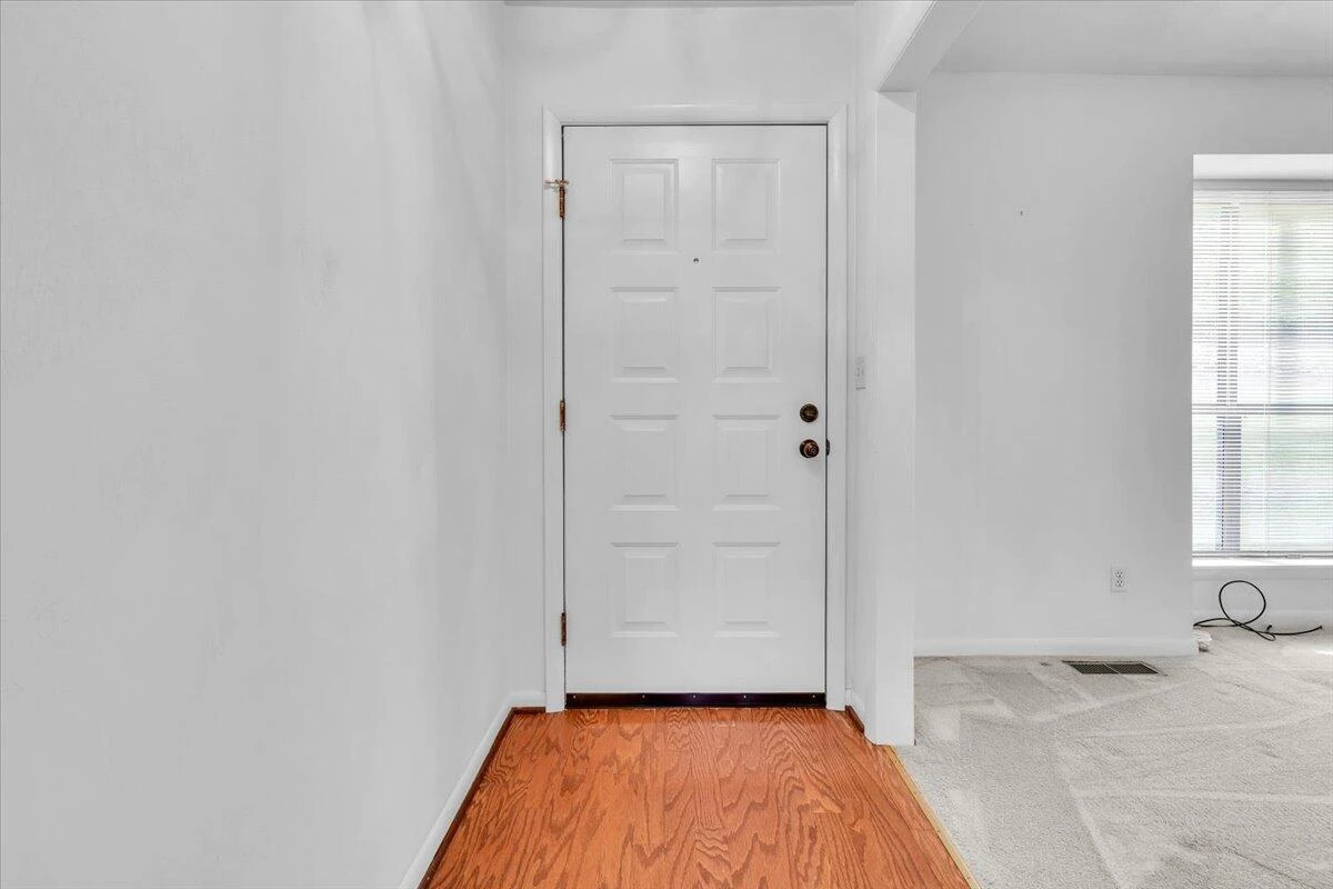 4554 Summerset DR - Photo 2