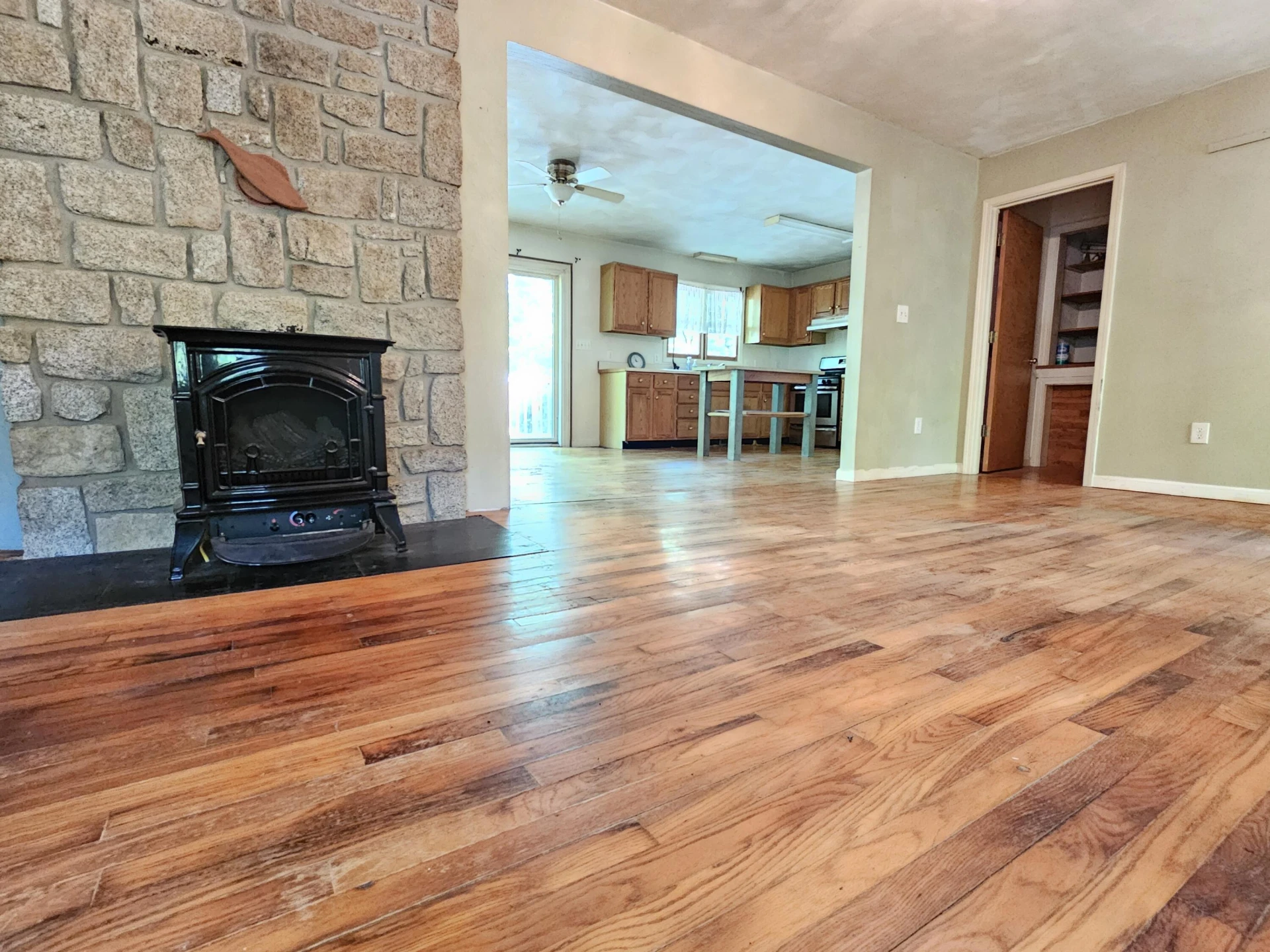 465 Ridge RD - Photo 4