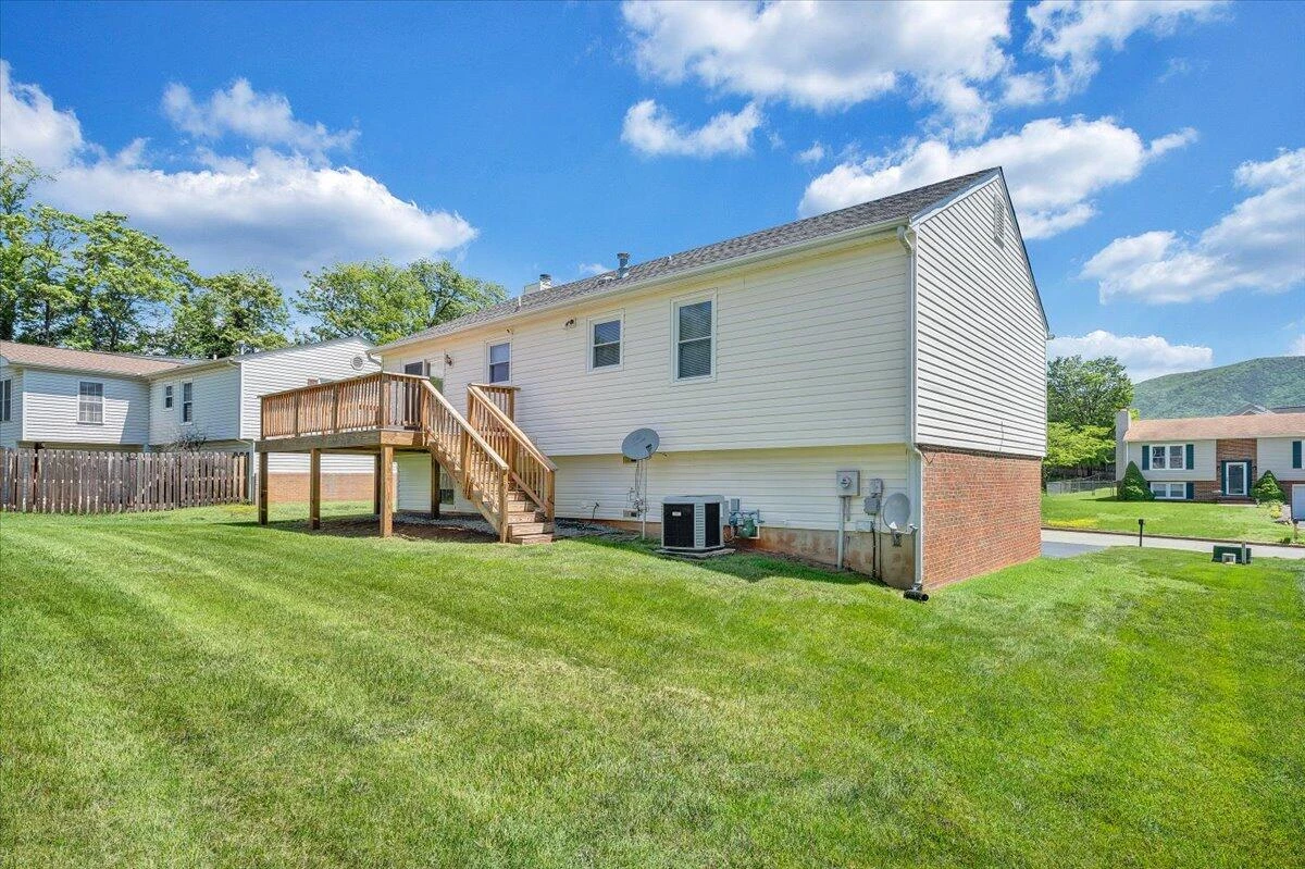 6032 Old Manor CT - Photo 37
