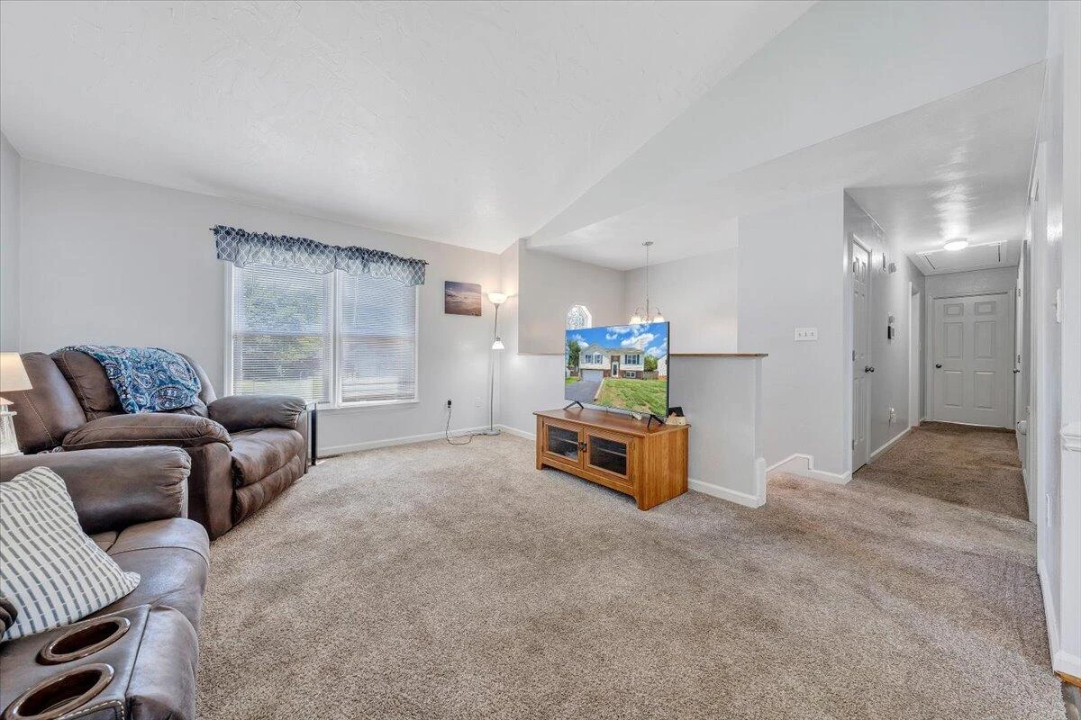 6032 Old Manor CT - Photo 7