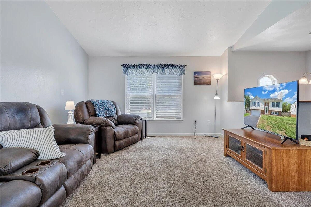 6032 Old Manor CT - Photo 8