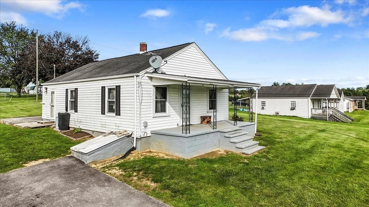 5144 Thornspring RD - Photo 3