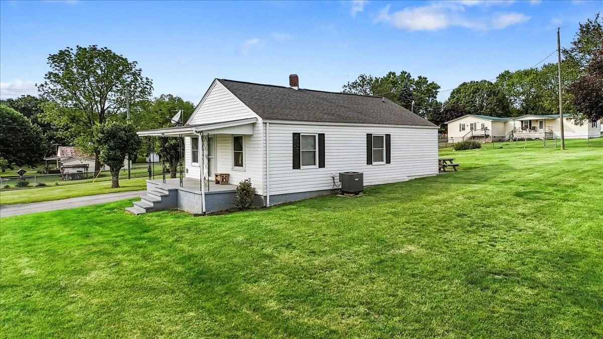 5144 Thornspring RD - Photo 4