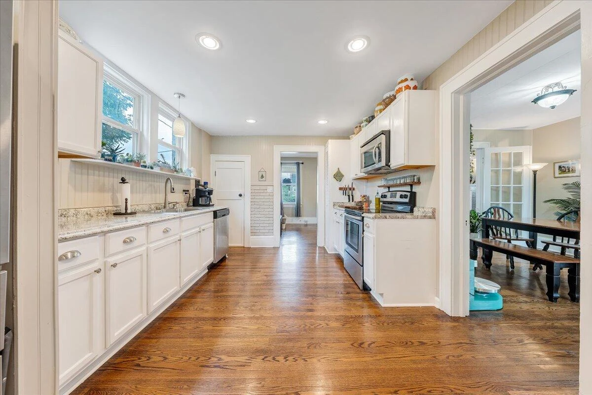 2304 Larchwood ST - Photo 12