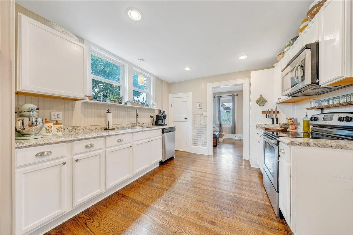 2304 Larchwood ST - Photo 13