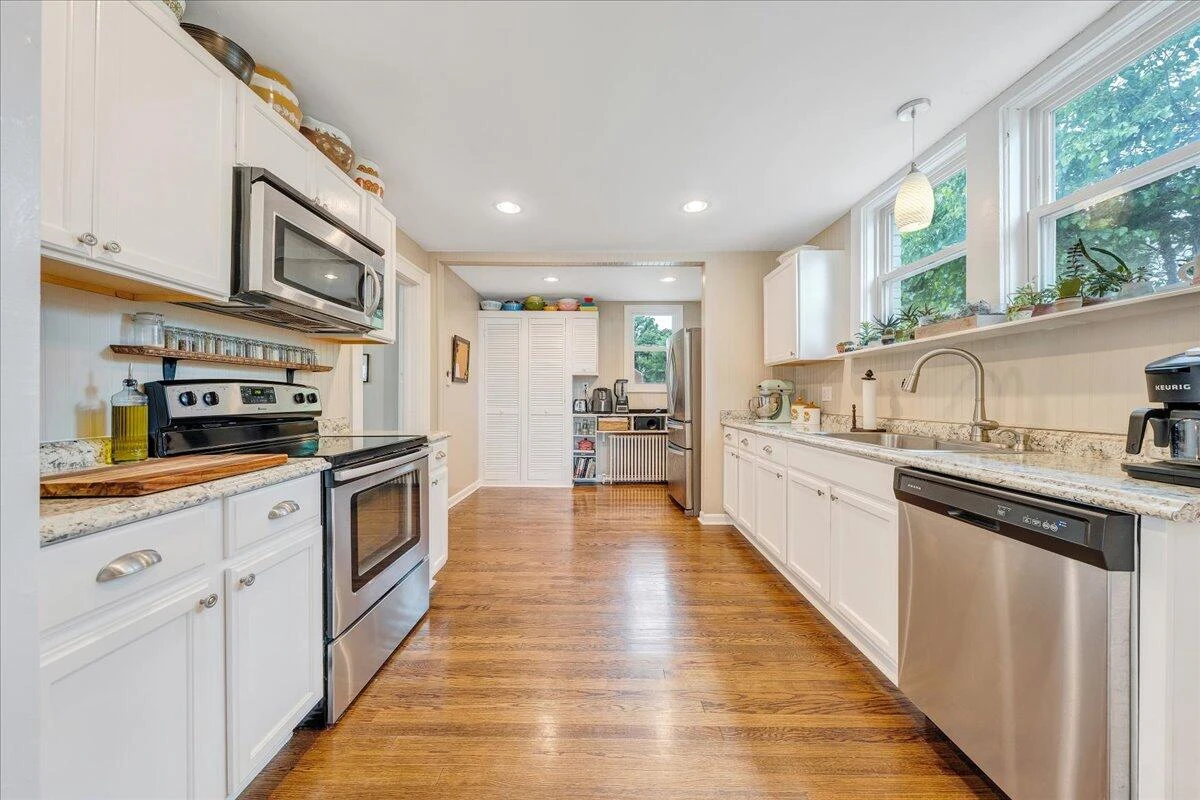 2304 Larchwood ST - Photo 14