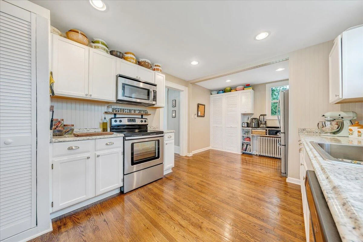 2304 Larchwood ST - Photo 15