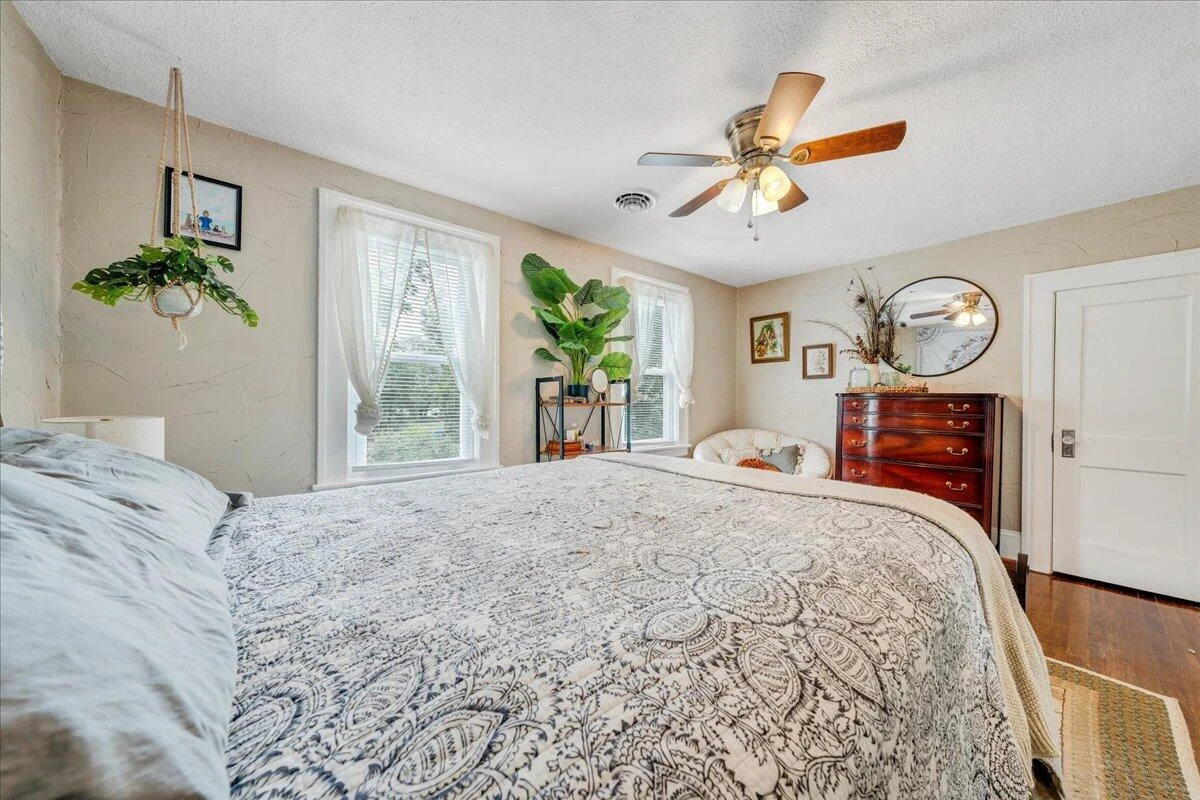2304 Larchwood ST - Photo 19