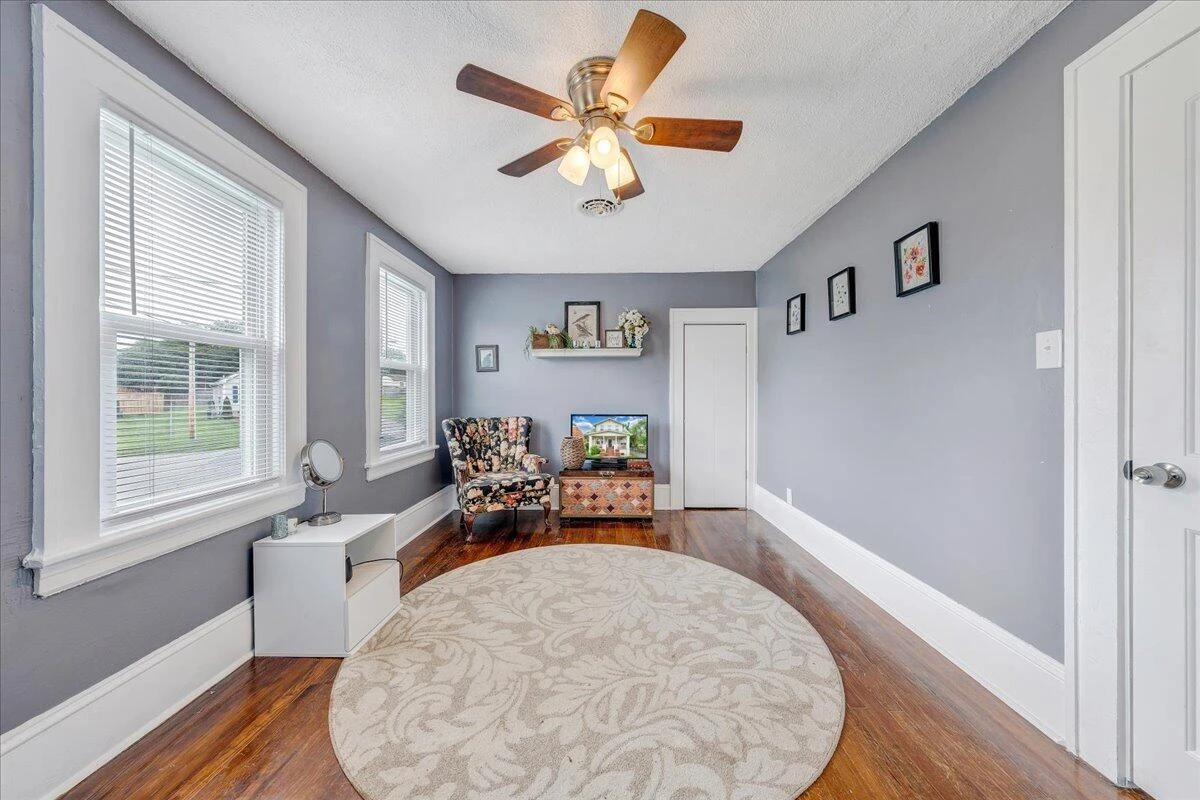 2304 Larchwood ST - Photo 23