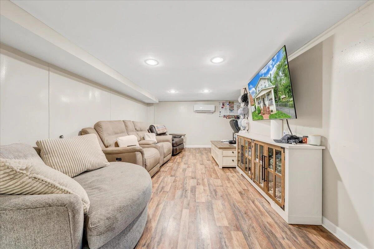 2304 Larchwood ST - Photo 26