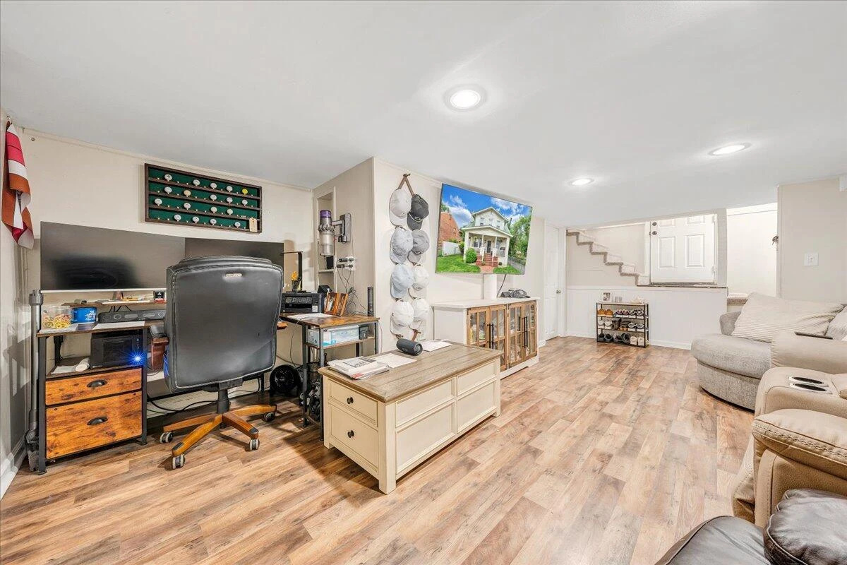 2304 Larchwood ST - Photo 27
