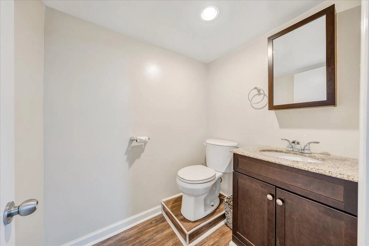 2304 Larchwood ST - Photo 28