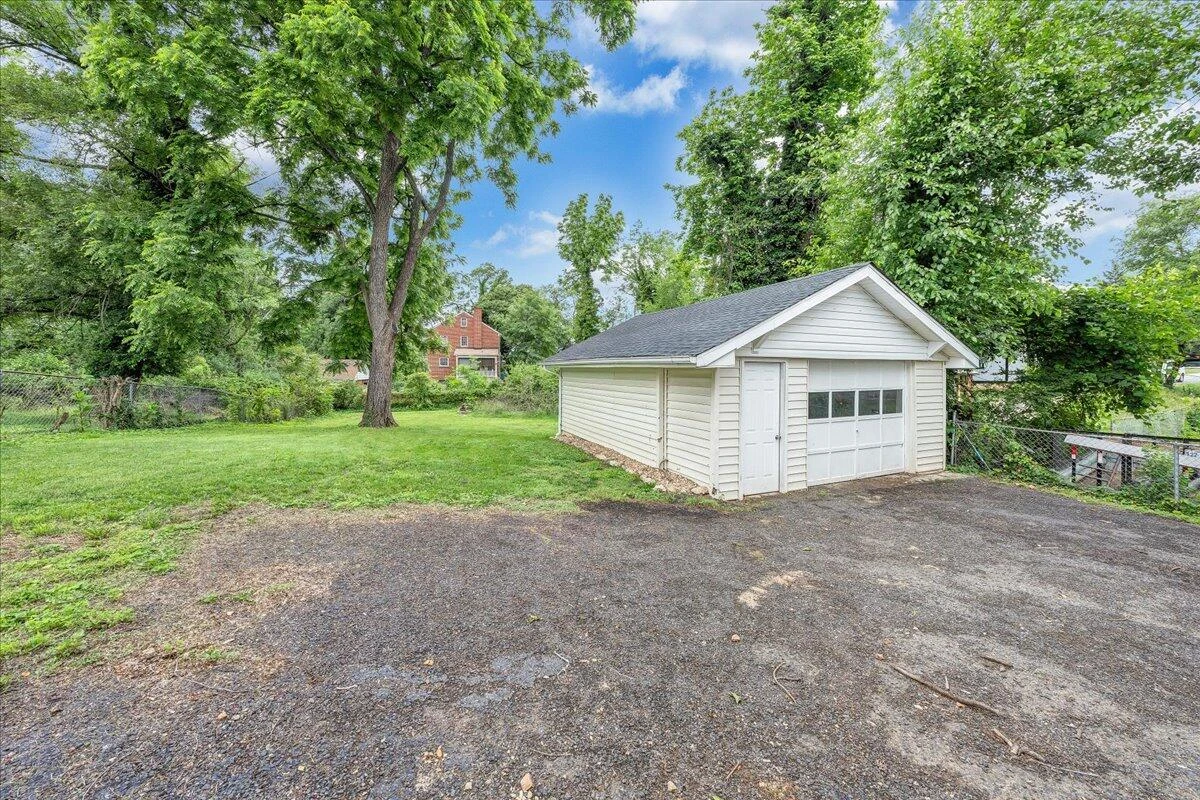2304 Larchwood ST - Photo 32