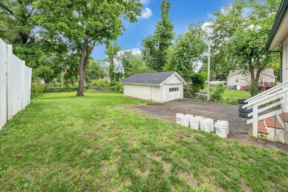 2304 Larchwood ST - Photo 33