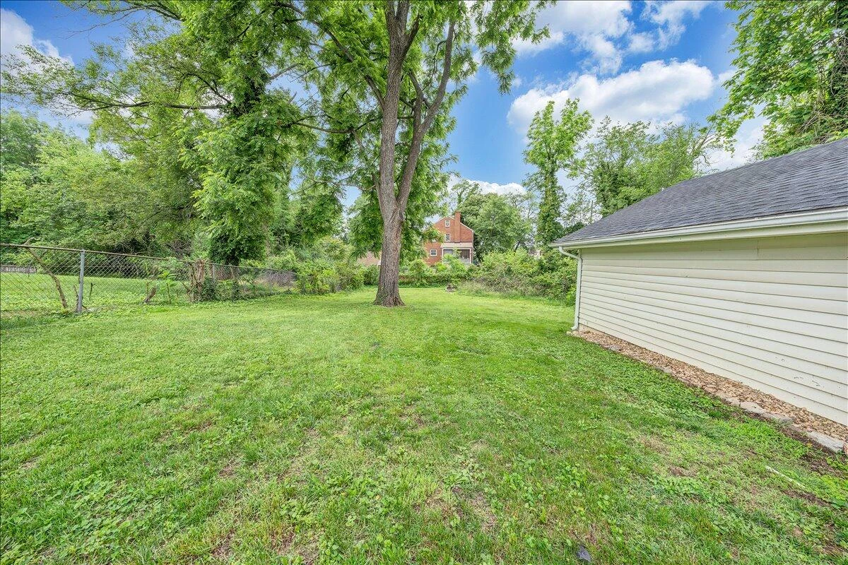 2304 Larchwood ST - Photo 34