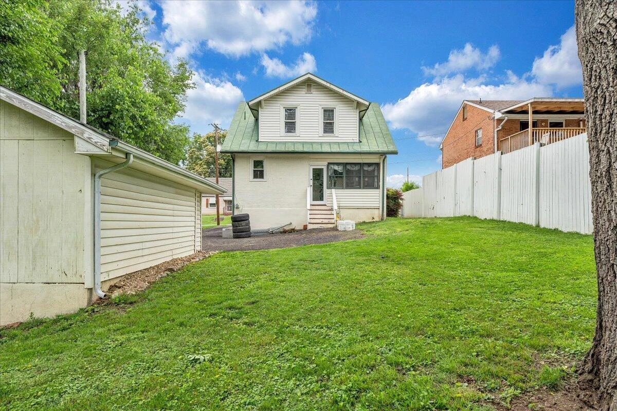2304 Larchwood ST - Photo 36