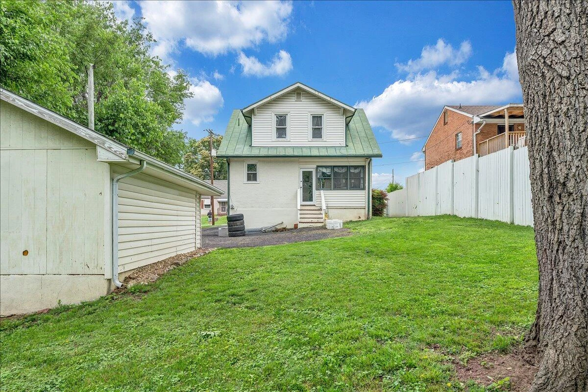 2304 Larchwood ST - Photo 37