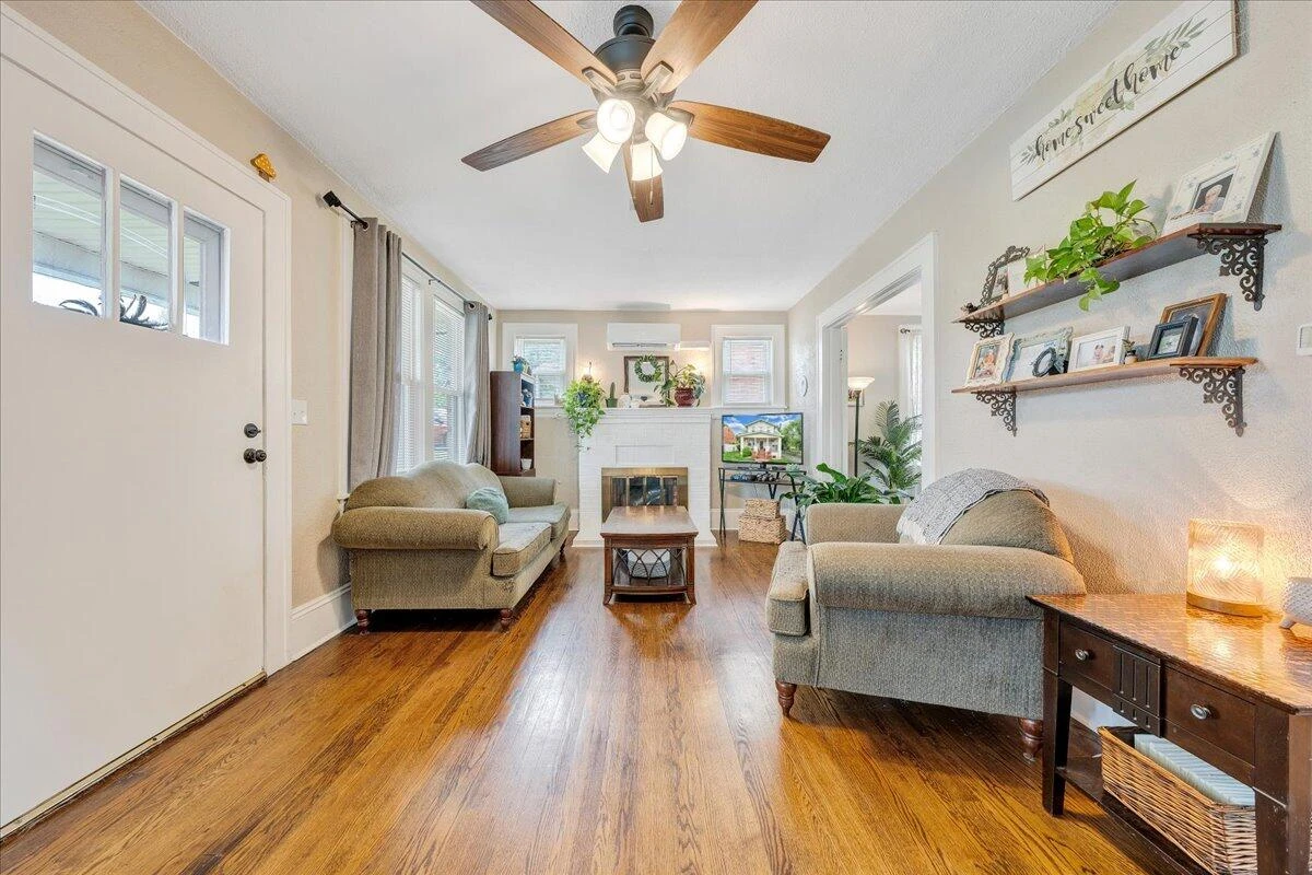 2304 Larchwood ST - Photo 4
