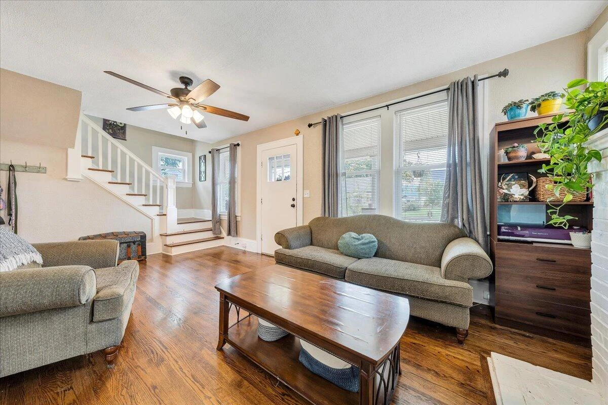 2304 Larchwood ST - Photo 6